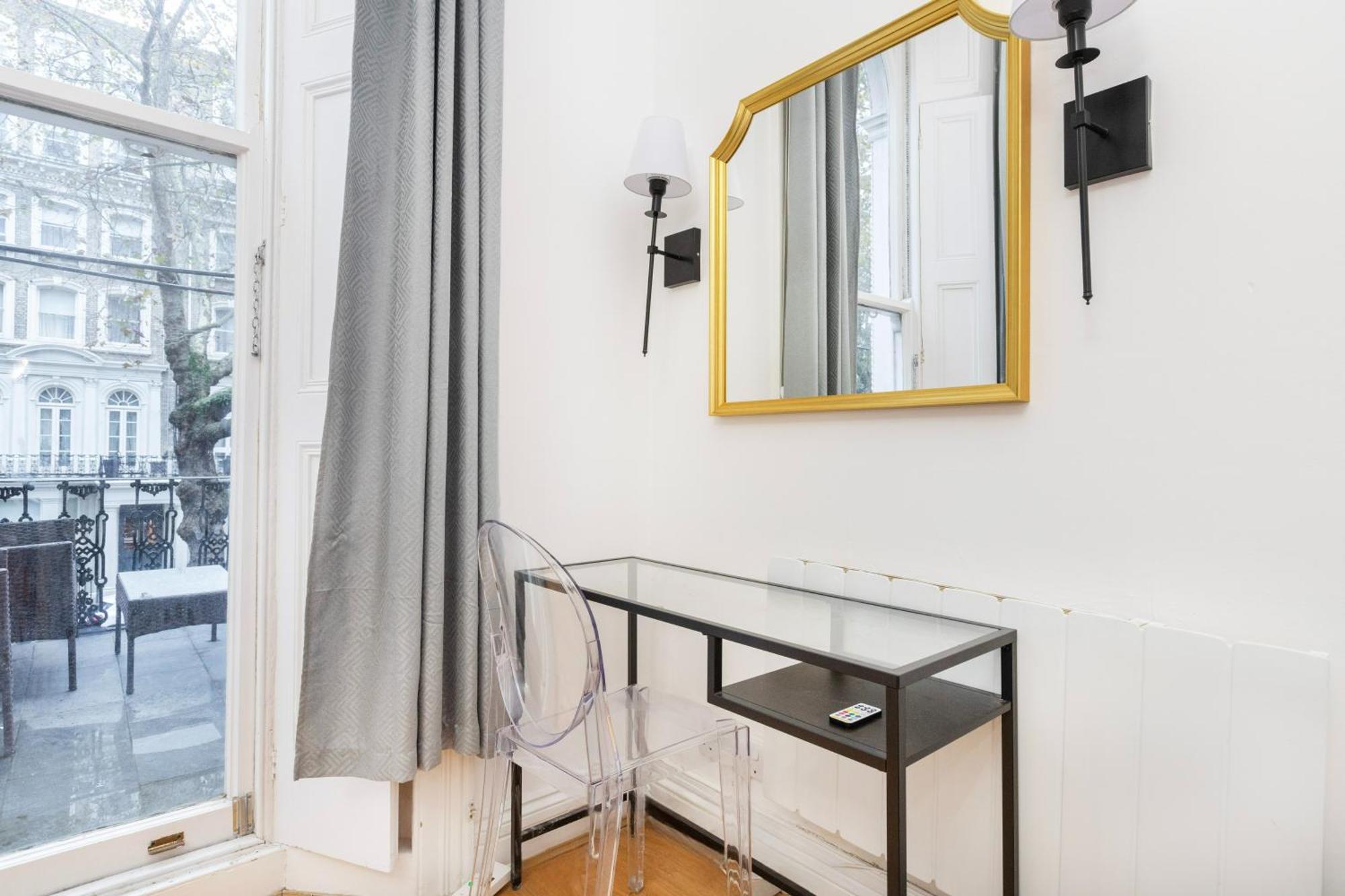 Knightsbridge Flats *